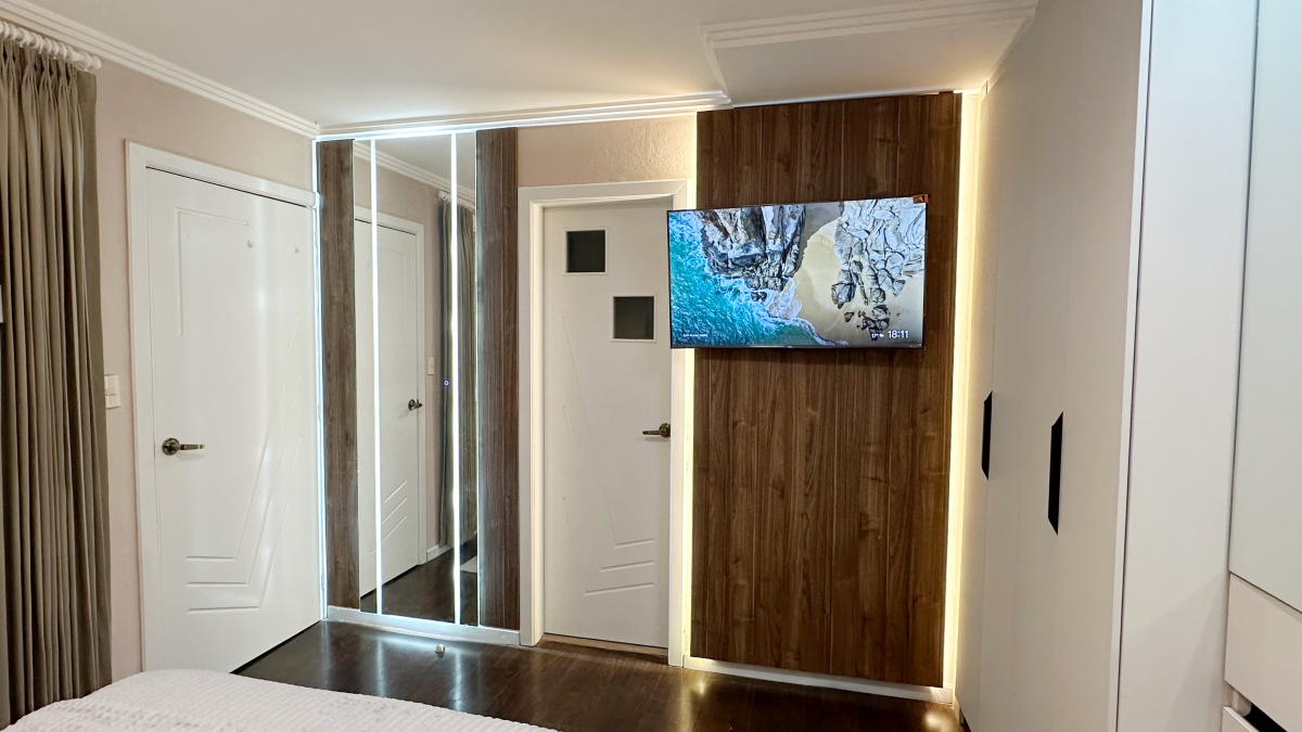 master-pared-tv-espejo