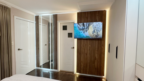 master-pared-tv-espejo